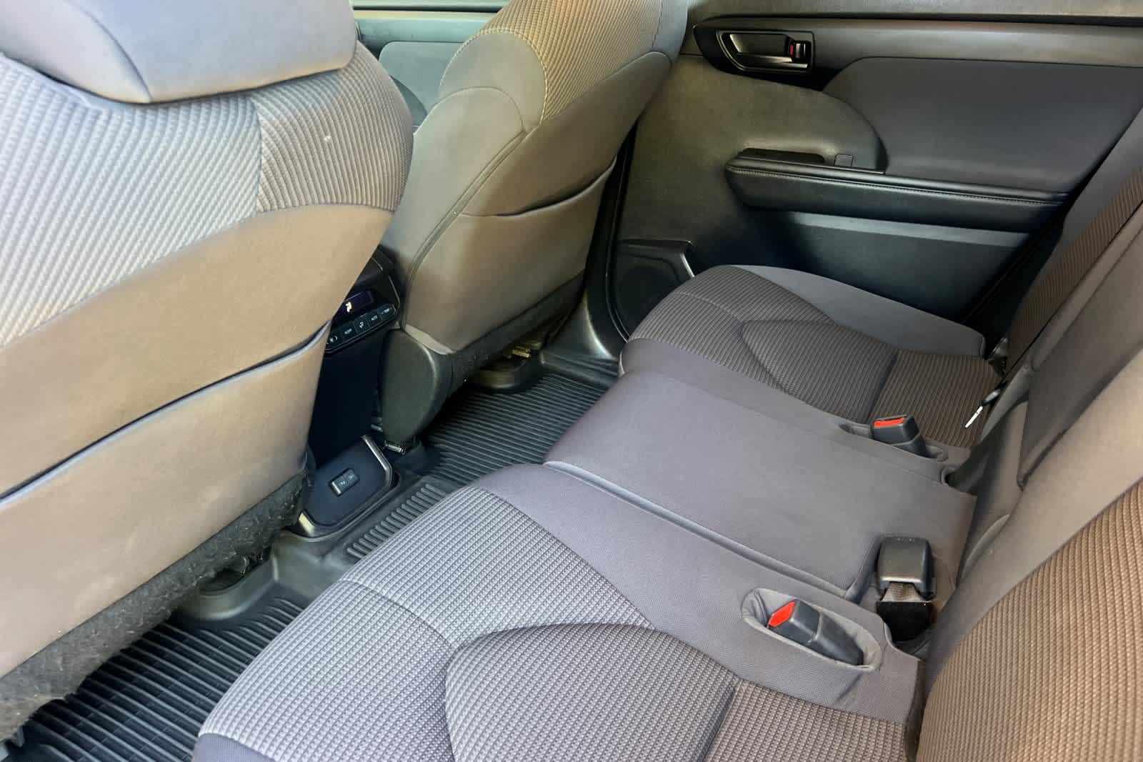 Thumbnail: 2023 Toyota Highlander - 4