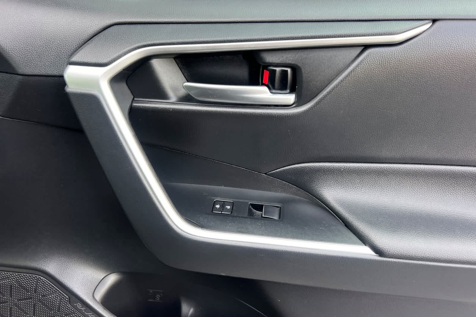 Thumbnail: 2021 Toyota RAV4 - 19