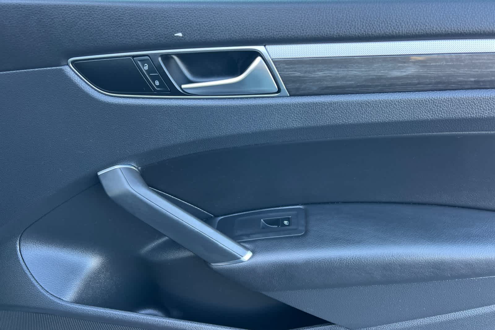 Thumbnail: 2018 Volkswagen Passat - 18