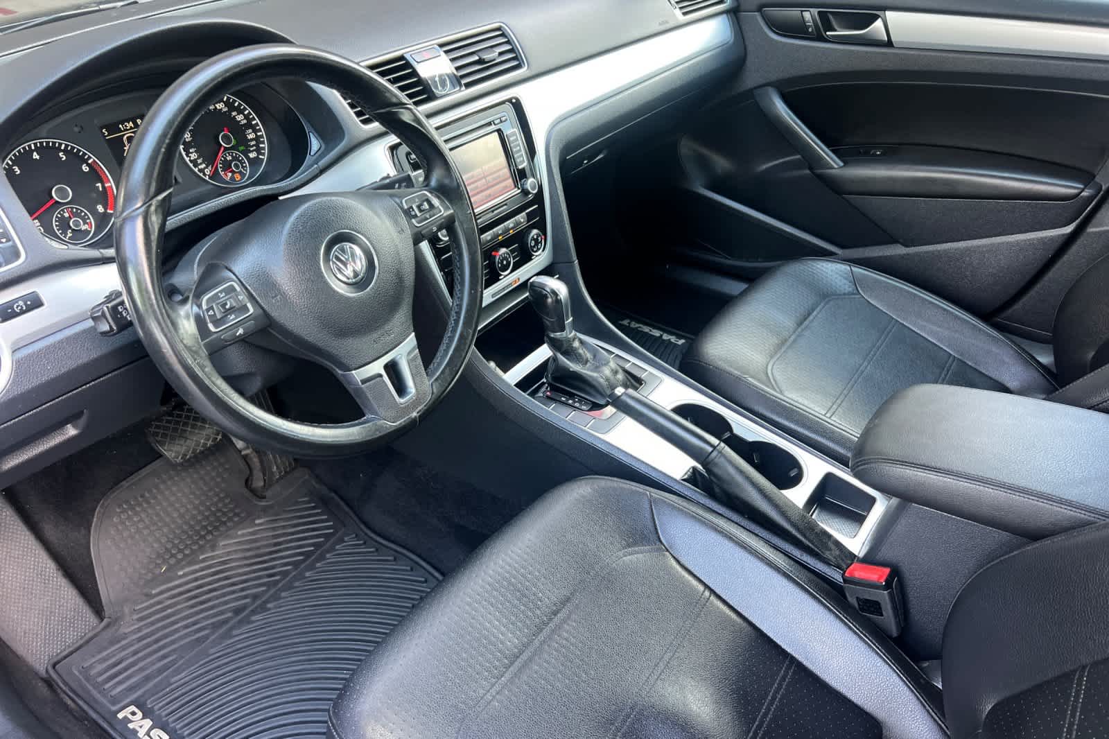 Thumbnail: 2013 Volkswagen Passat - 11