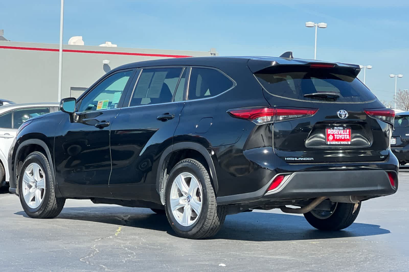 Thumbnail: 2023 Toyota Highlander - 7