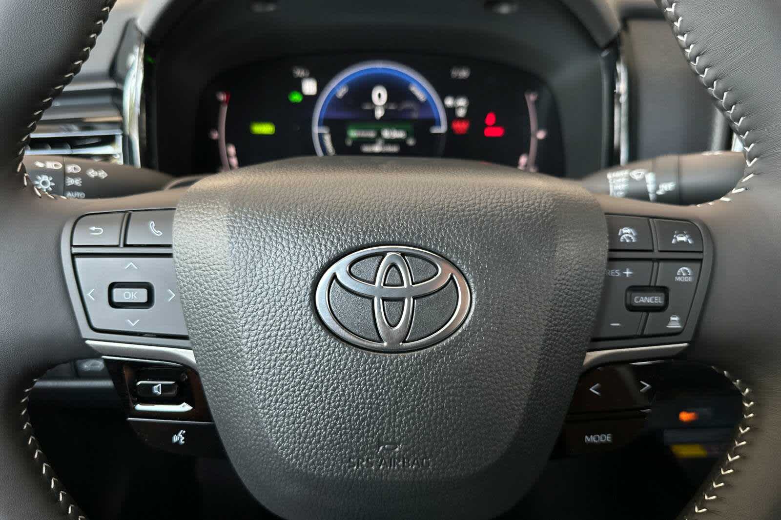2025 Toyota Camry SE 24