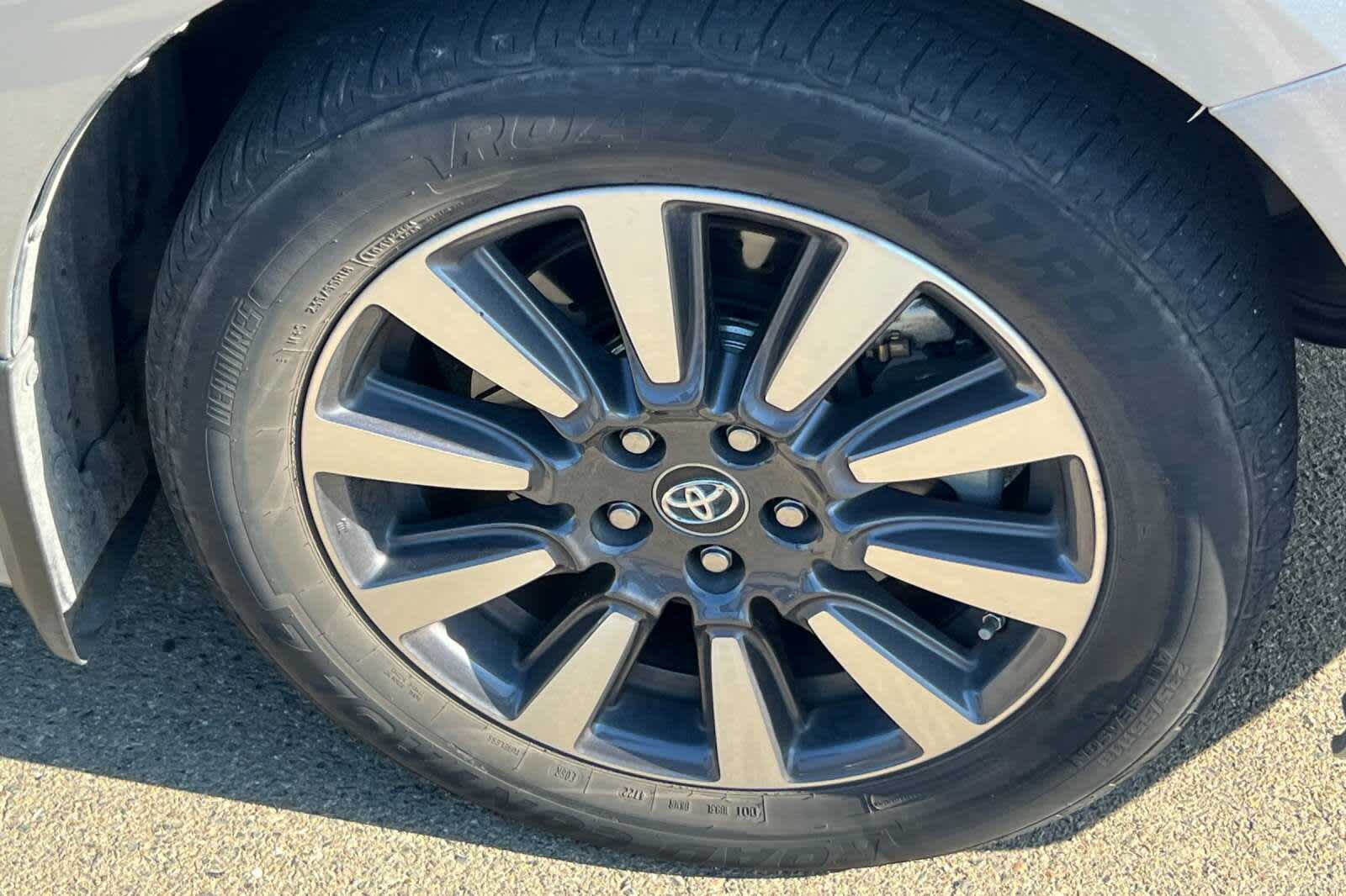 Thumbnail: 2018 Toyota Sienna - 12
