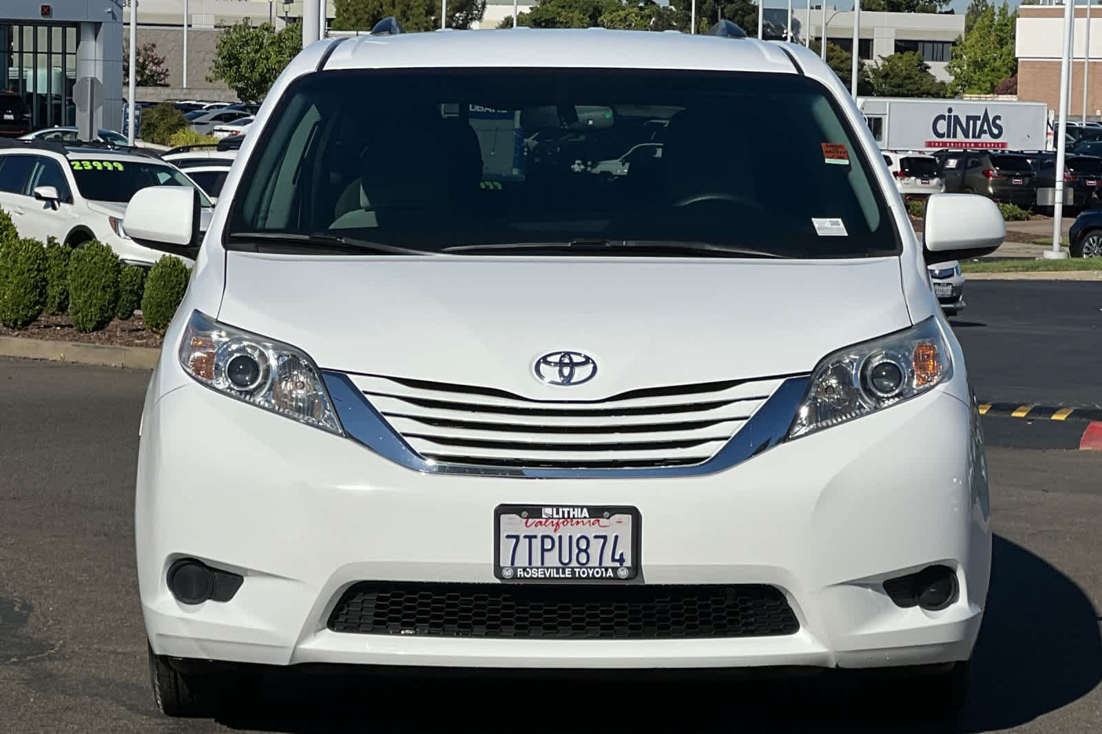 Thumbnail: 2016 Toyota Sienna - 10