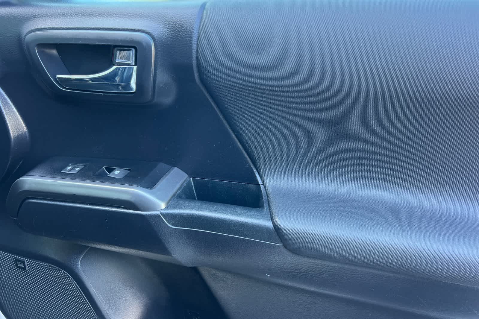 Thumbnail: 2021 Toyota Tacoma - 17