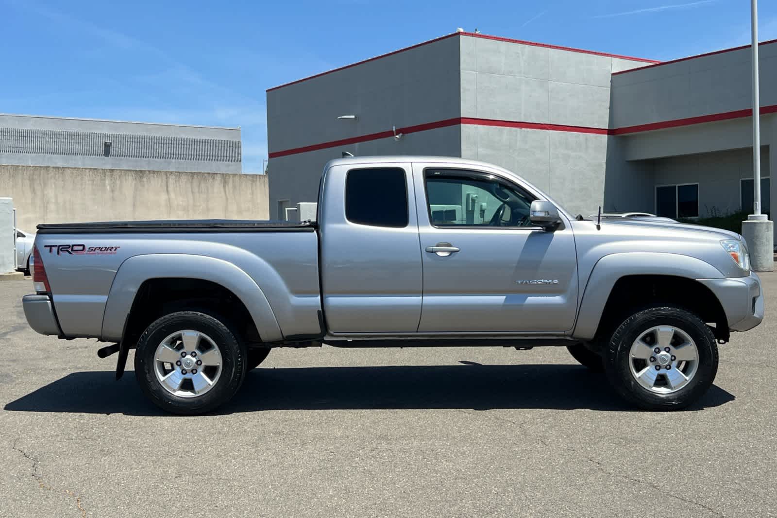 Thumbnail: 2015 Toyota Tacoma - 5