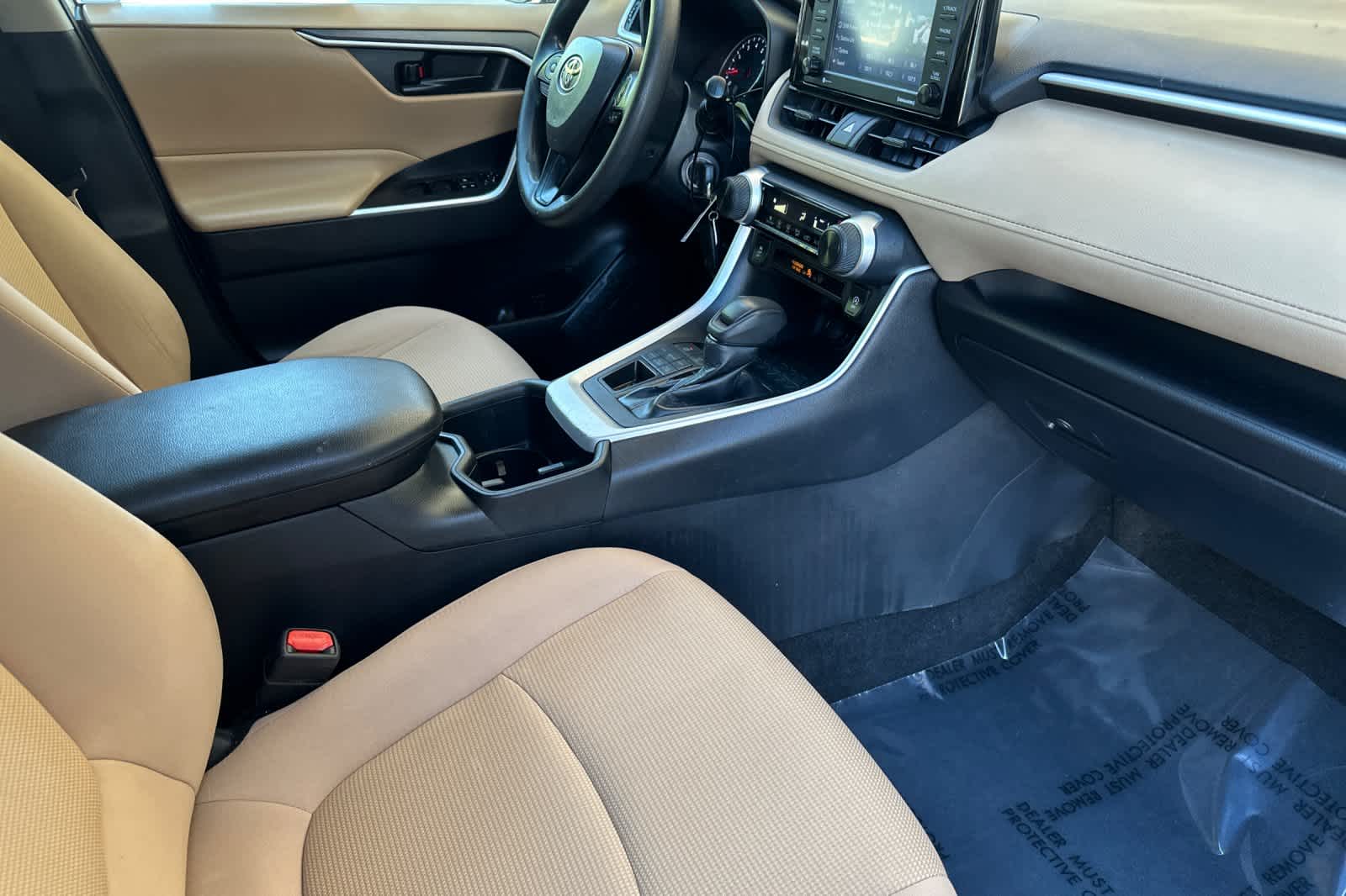 Thumbnail: 2022 Toyota RAV4 - 17