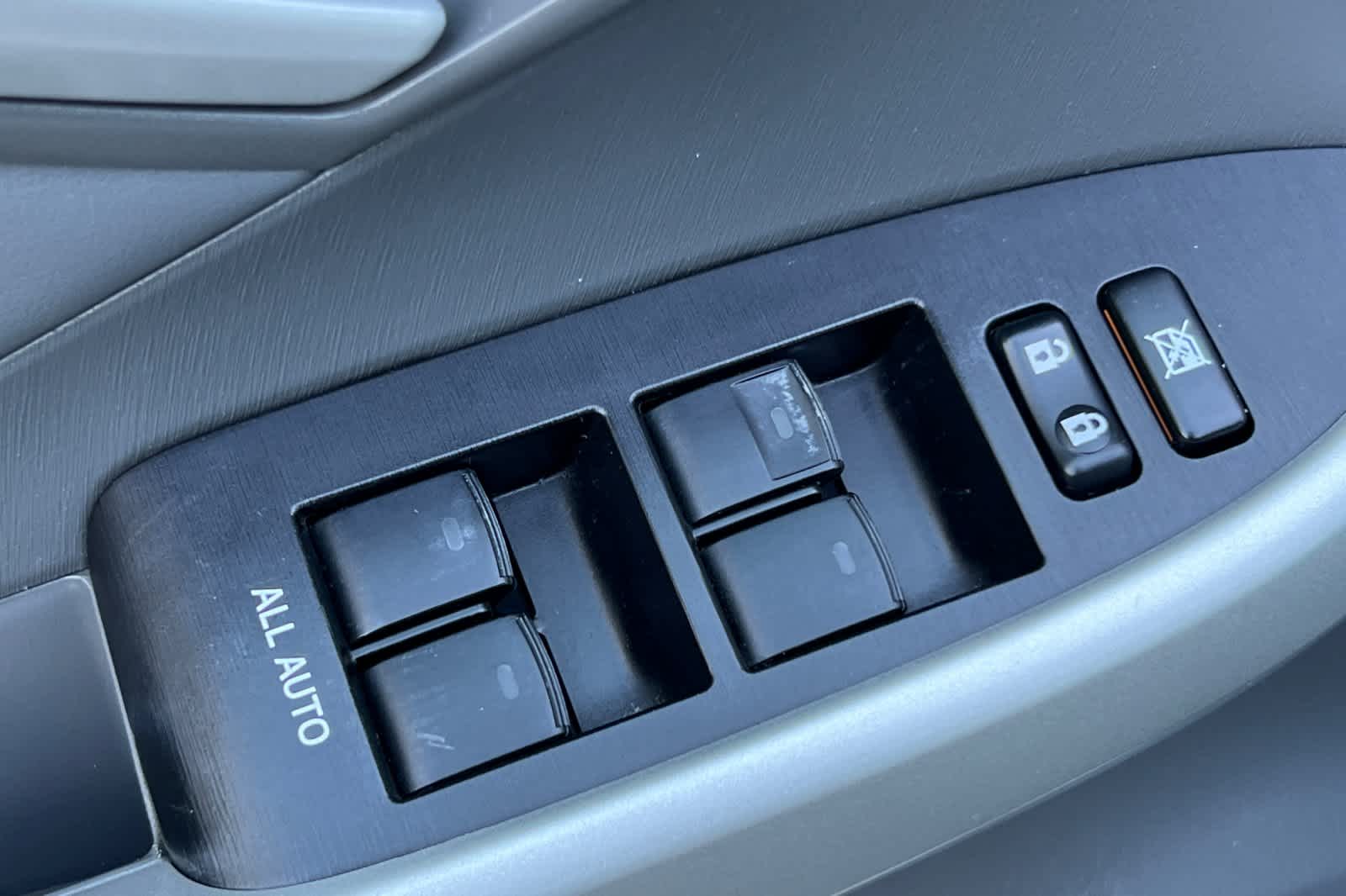 Thumbnail: 2011 Toyota Prius - 13