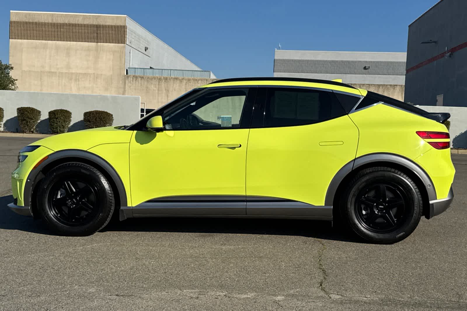 Thumbnail: 2023 Genesis GV60 - 9