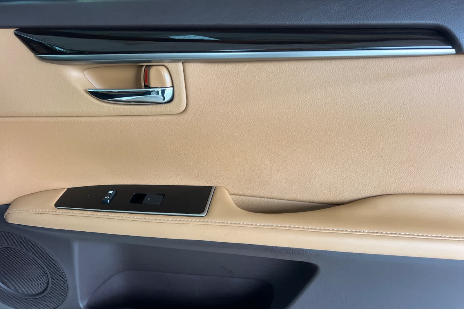 Thumbnail: 2018 Lexus ES - 18