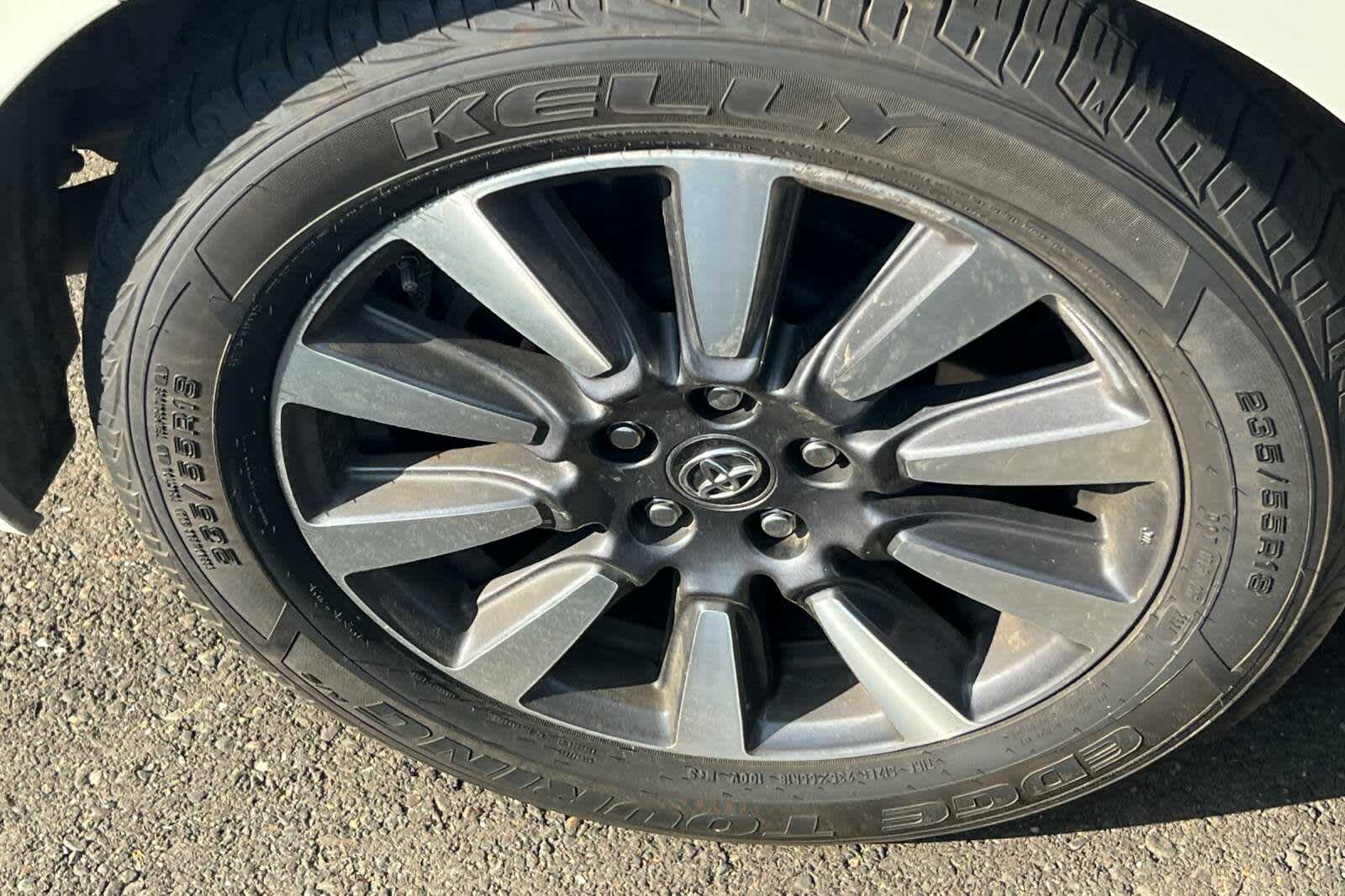 Thumbnail: 2019 Toyota Sienna - 14