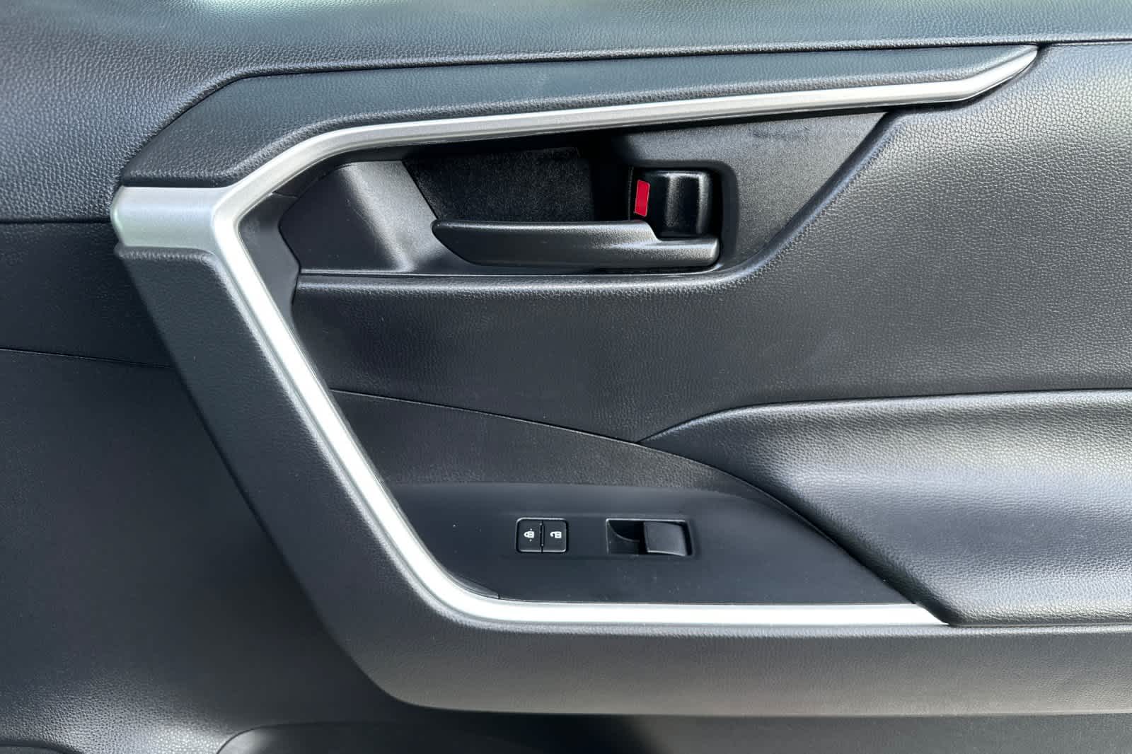 Thumbnail: 2021 Toyota RAV4 - 19