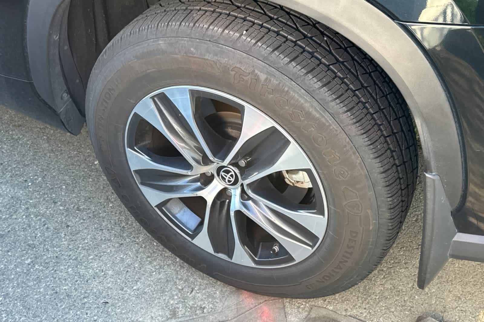 Thumbnail: 2023 Toyota Highlander - 16