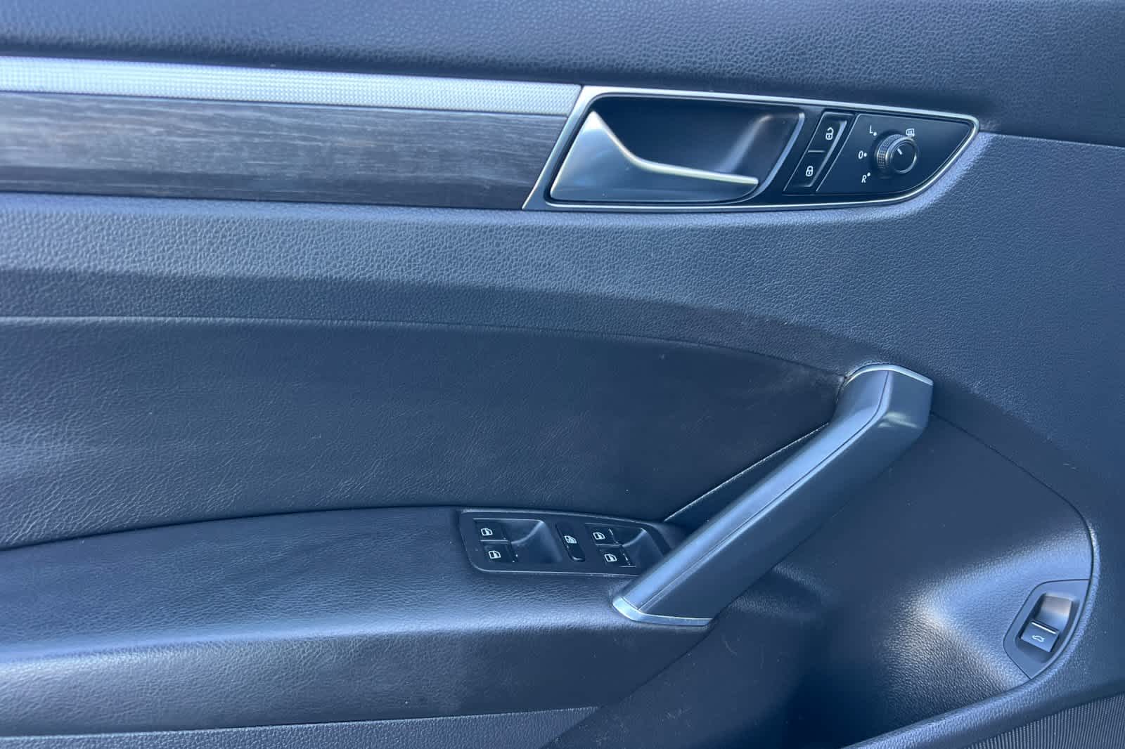 Thumbnail: 2018 Volkswagen Passat - 12