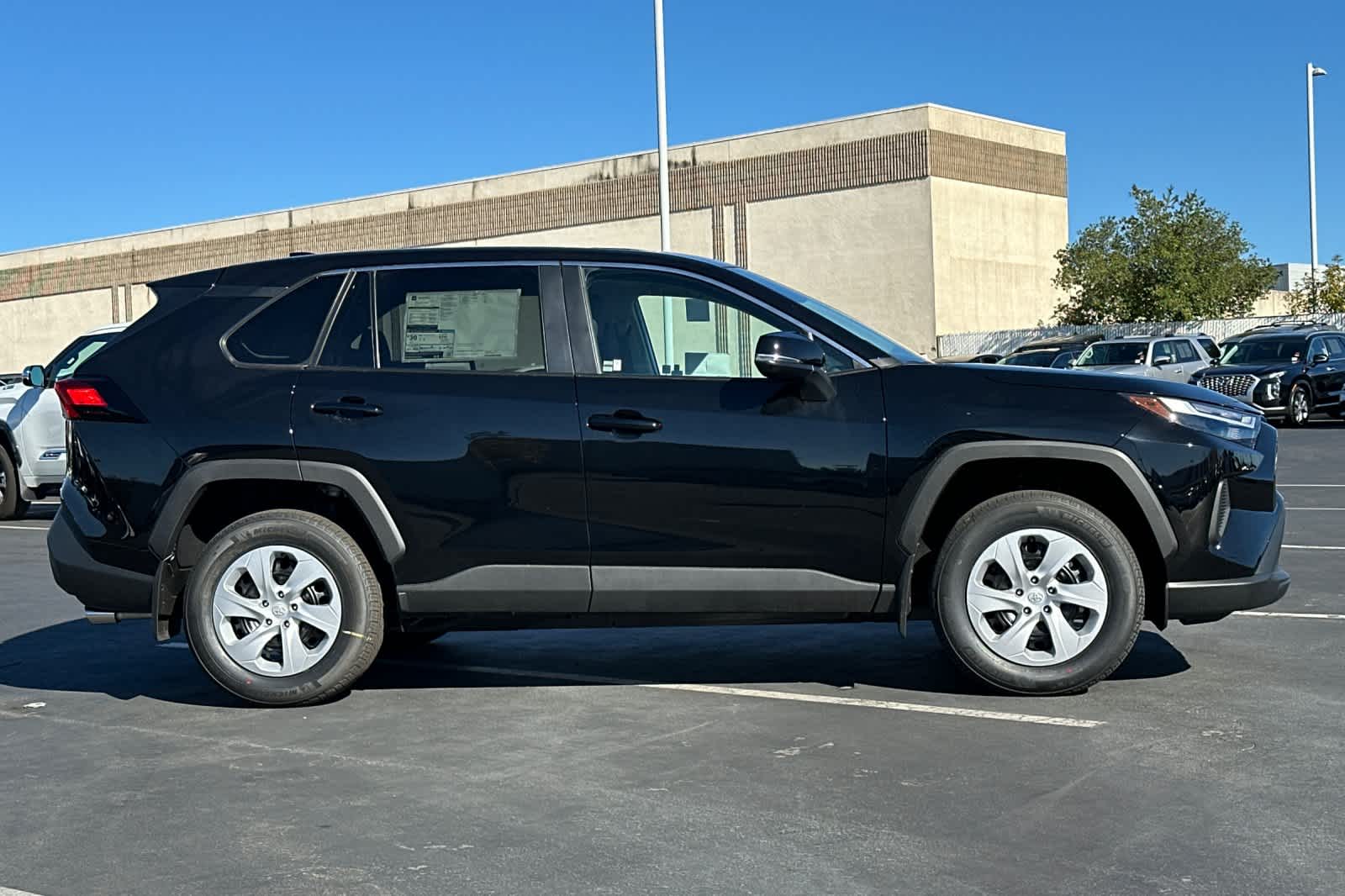 Thumbnail: 2025 Toyota RAV4 - 8