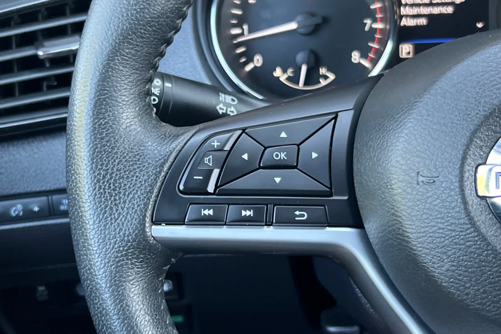 2019 Nissan Rogue SV 26