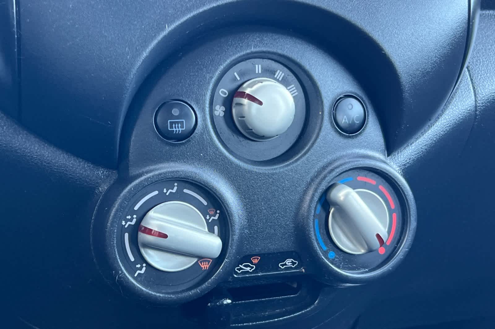 Thumbnail: 2014 Nissan Versa - 20