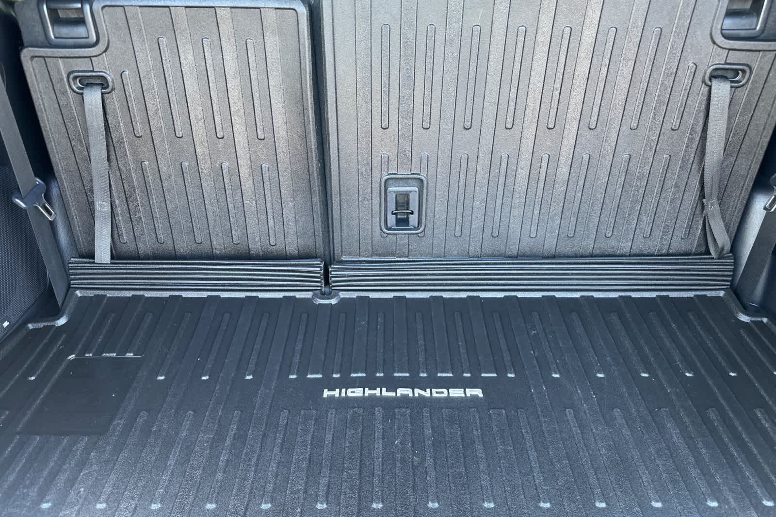 Thumbnail: 2021 Toyota Highlander - 17