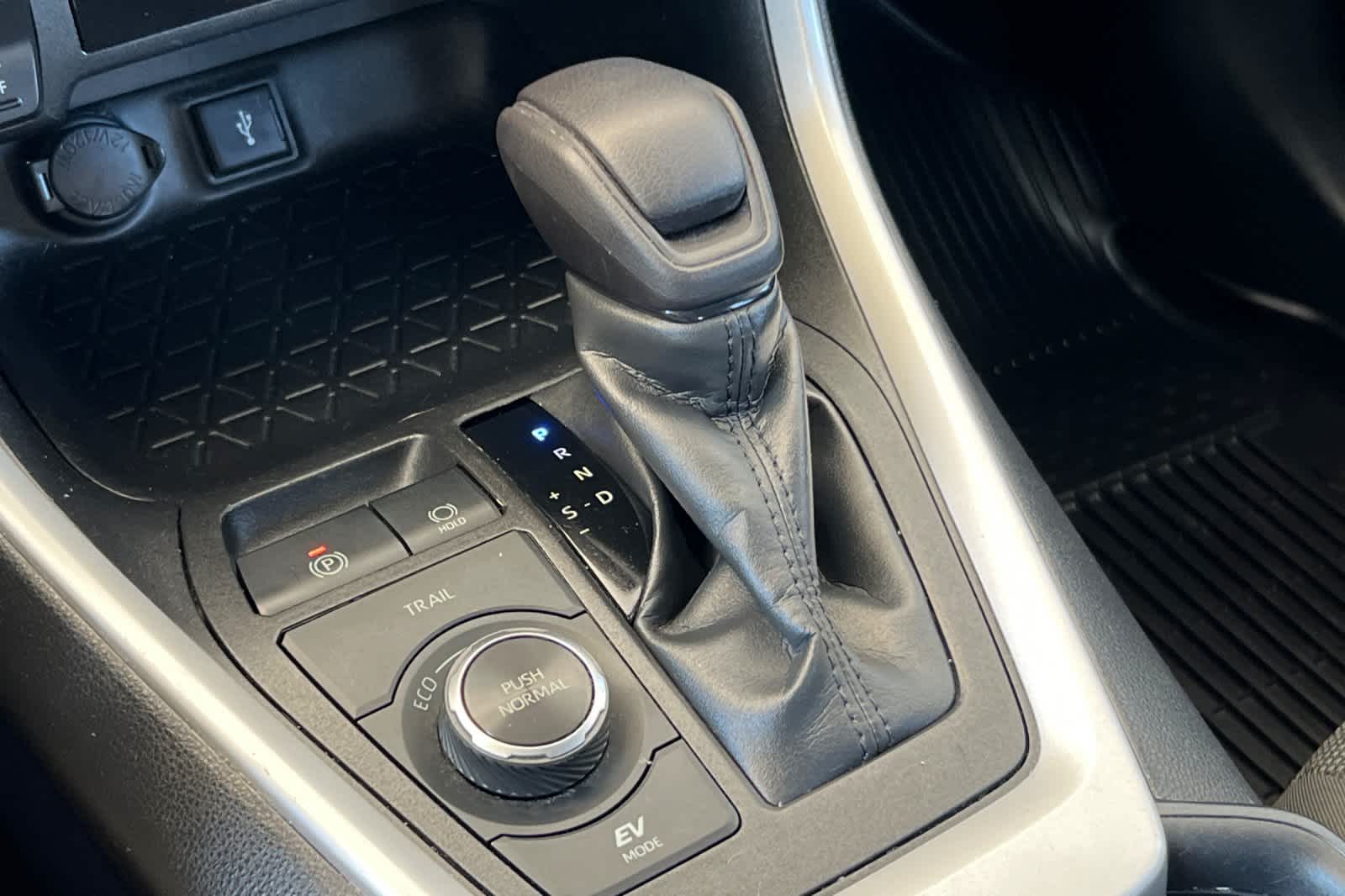 Thumbnail: 2022 Toyota RAV4 - 23
