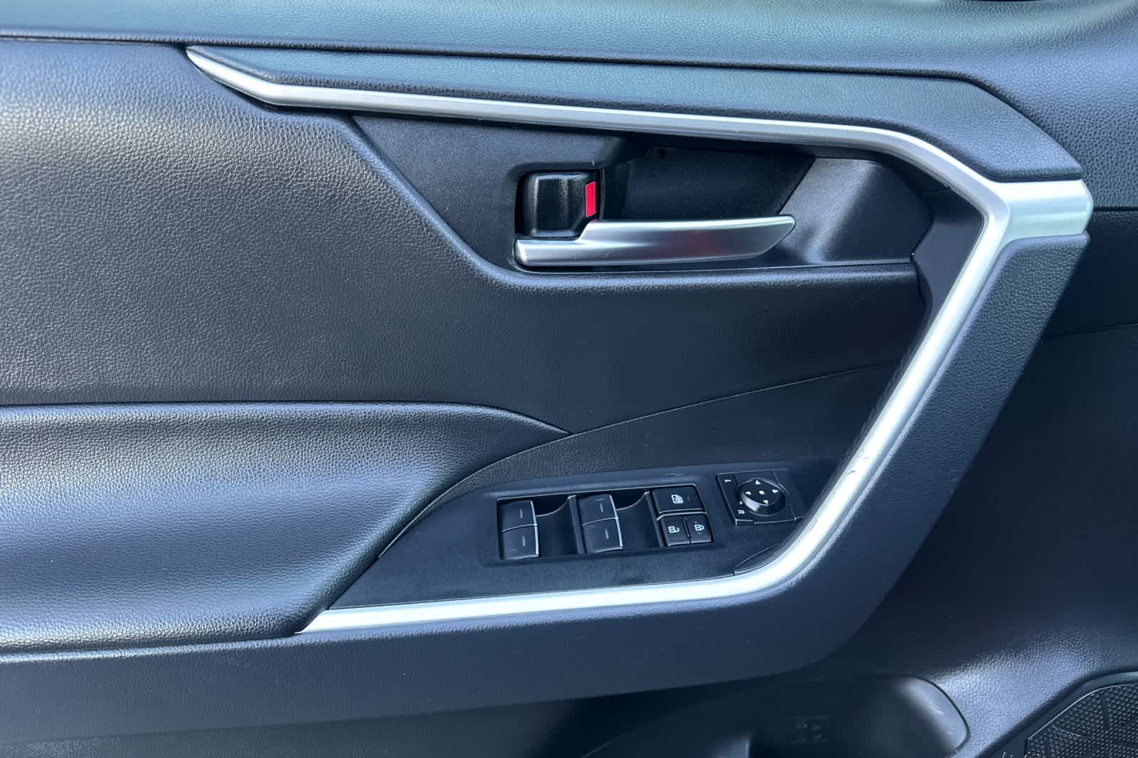 Thumbnail: 2025 Toyota RAV4 - 12