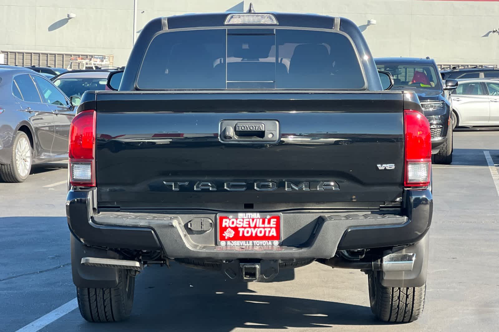 Thumbnail: 2018 Toyota Tacoma - 8