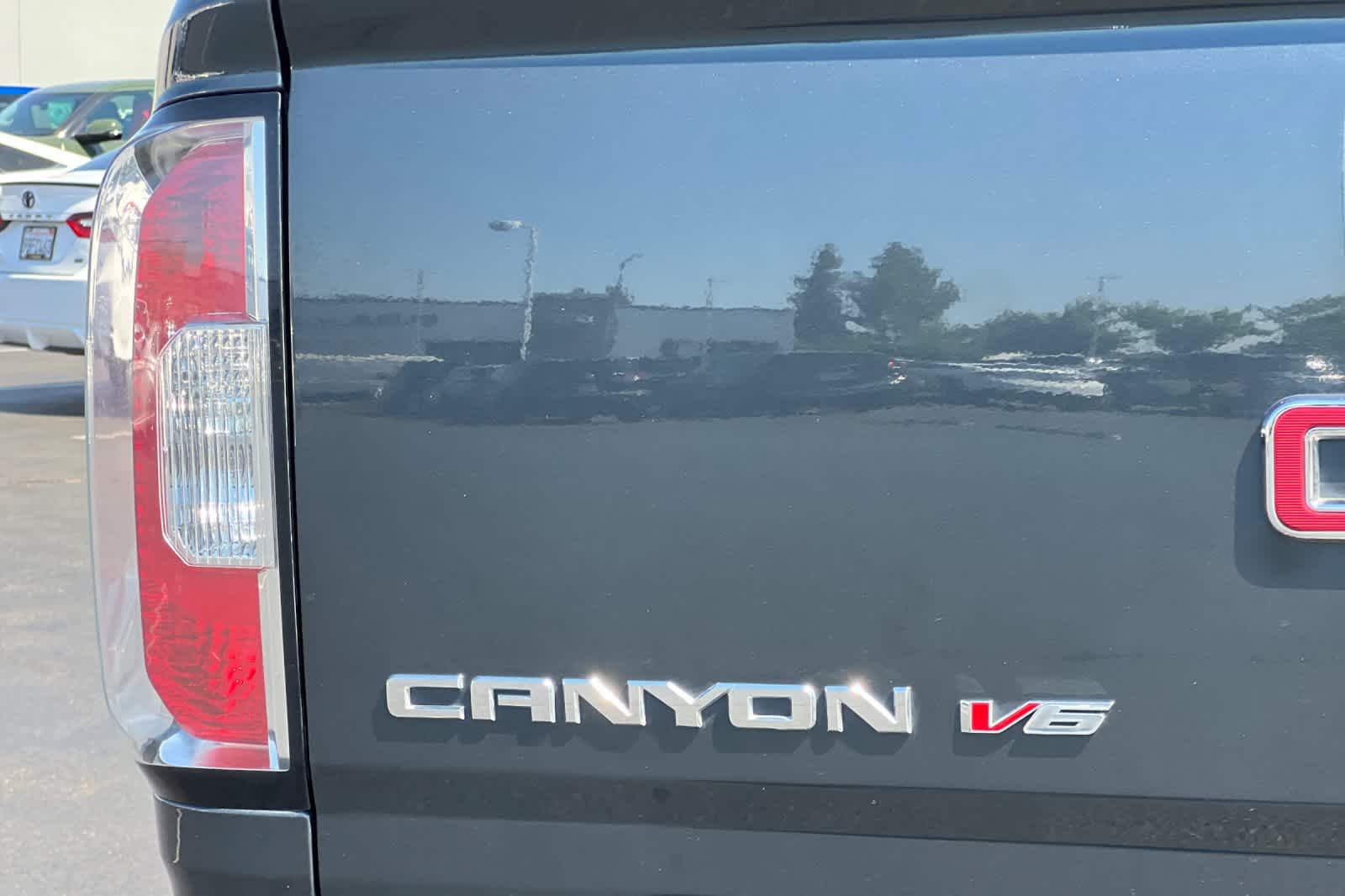 Thumbnail: 2018 GMC Canyon - 28