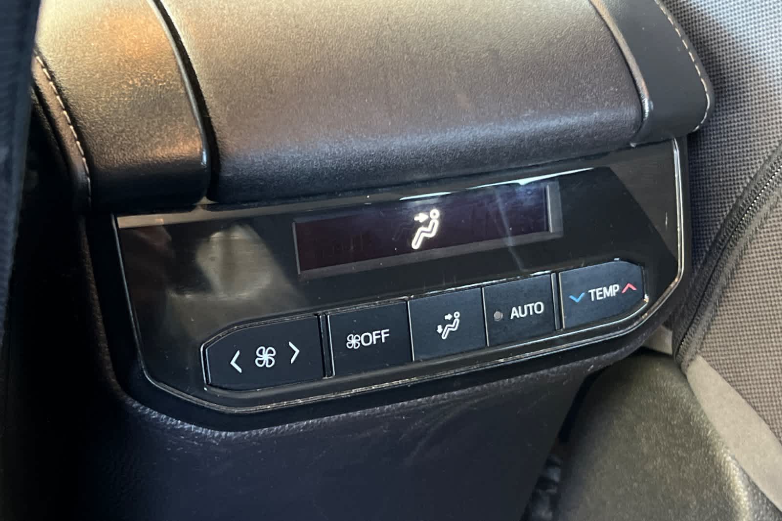 Thumbnail: 2023 Toyota Highlander - 14