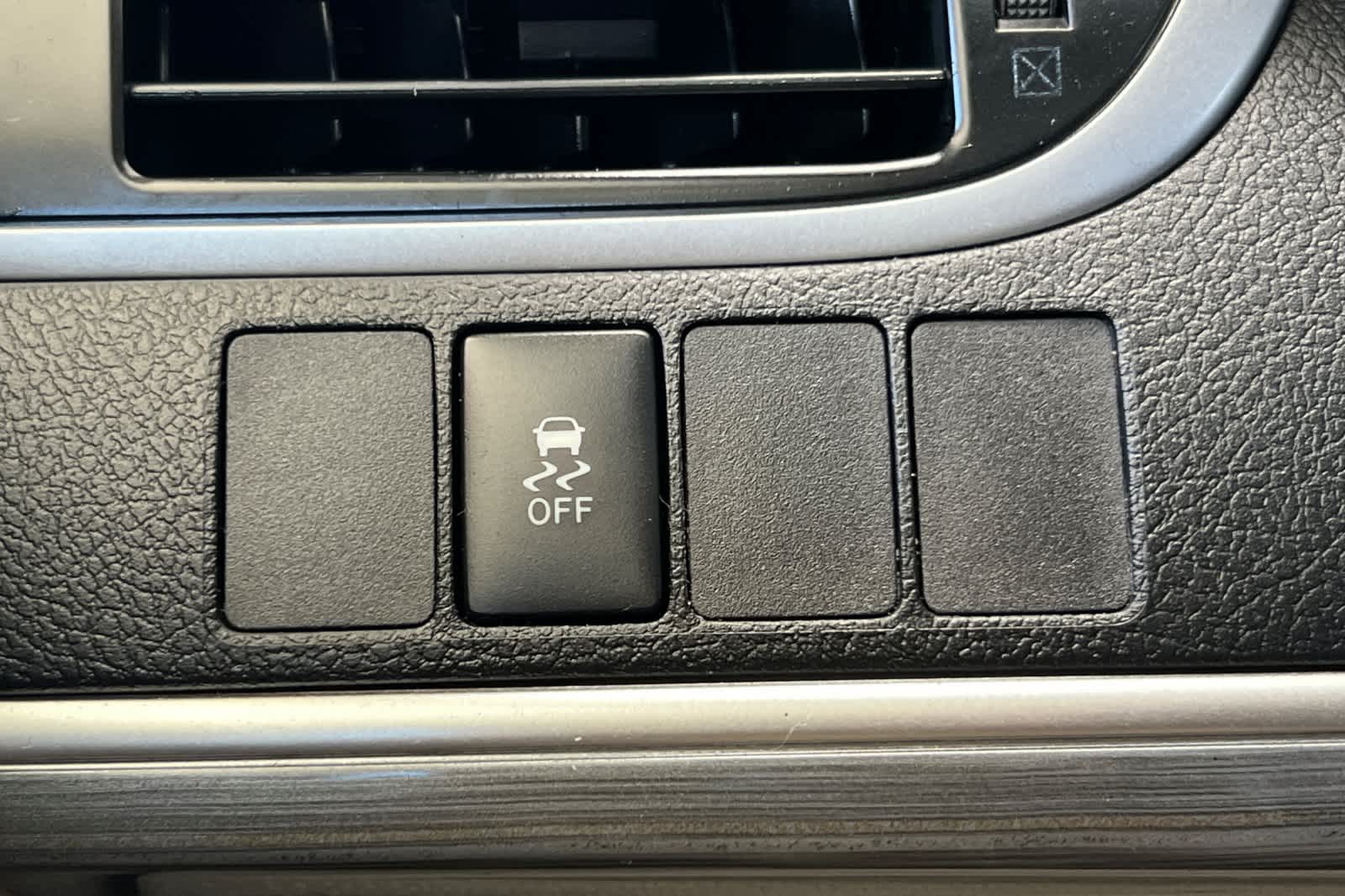 Thumbnail: 2014 Toyota Camry - 30
