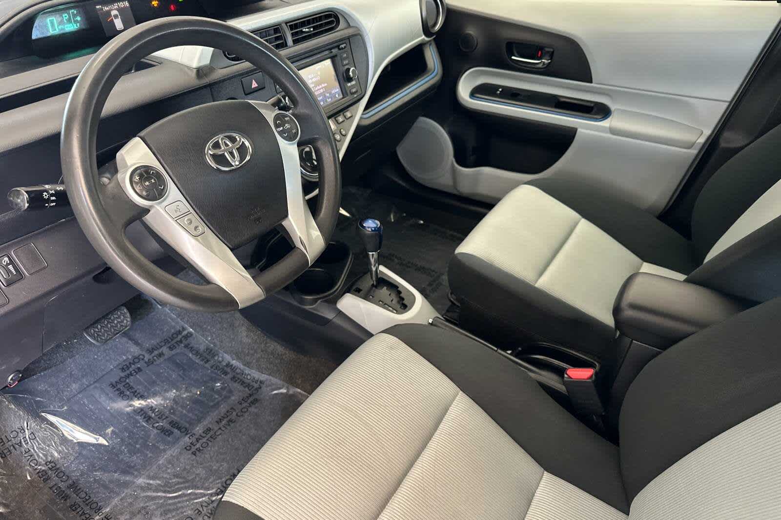 Thumbnail: 2012 Toyota Prius c - 11