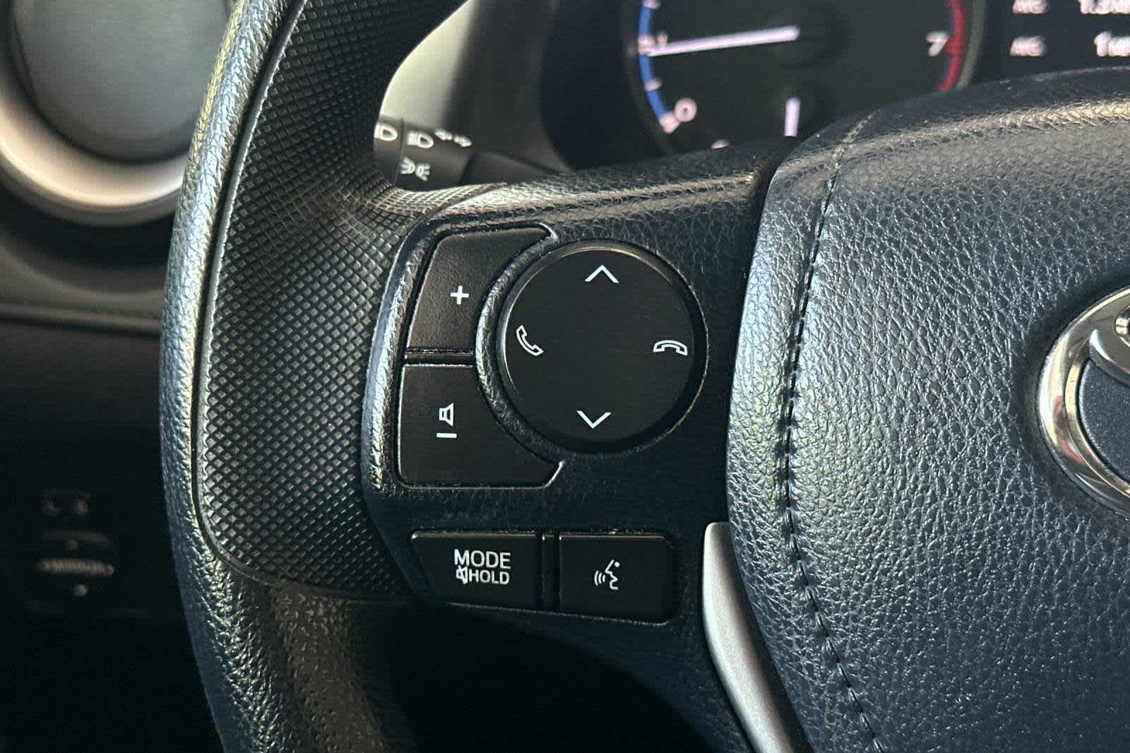 Thumbnail: 2017 Toyota RAV4 - 25