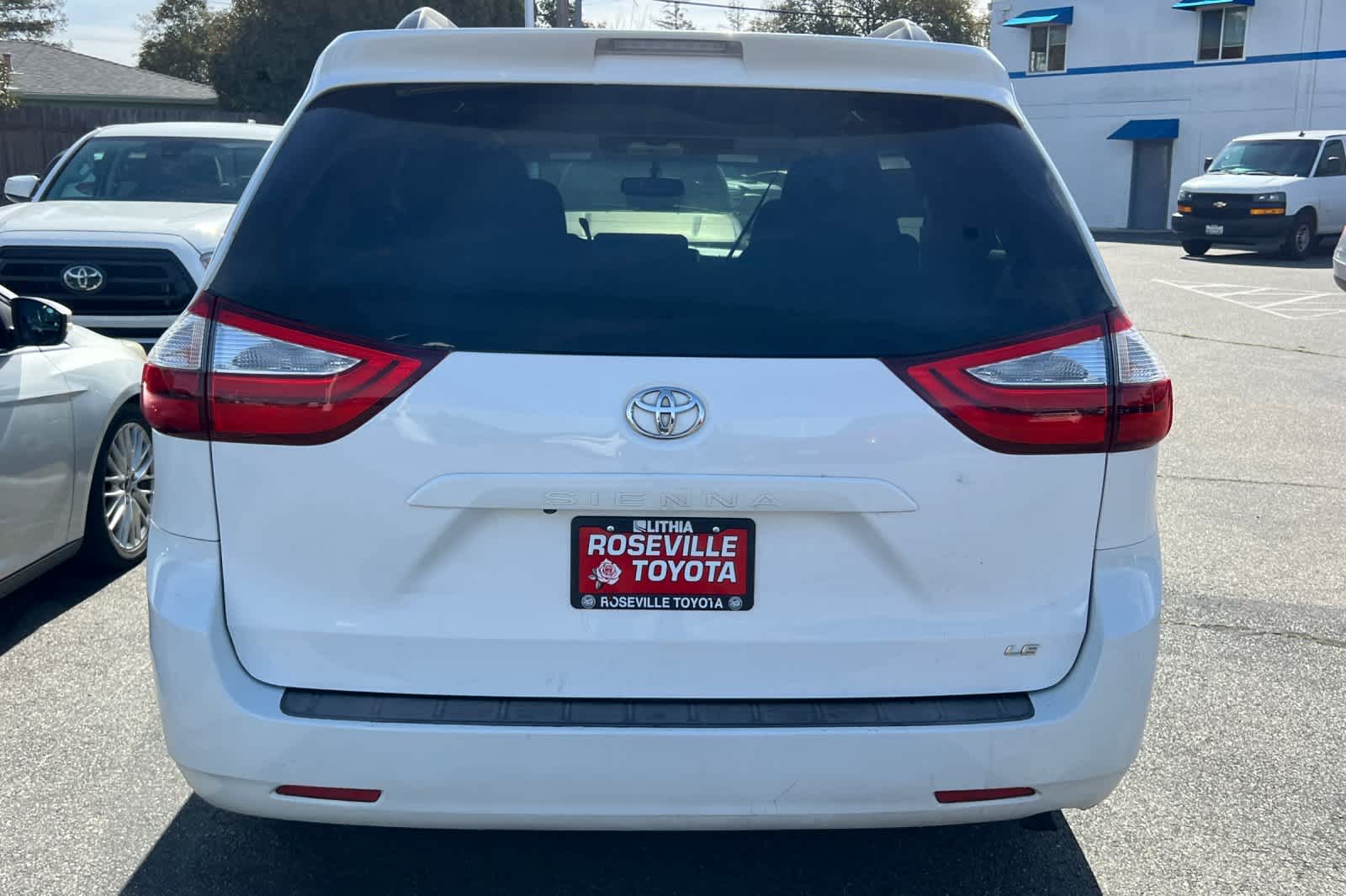 Thumbnail: 2016 Toyota Sienna - 5