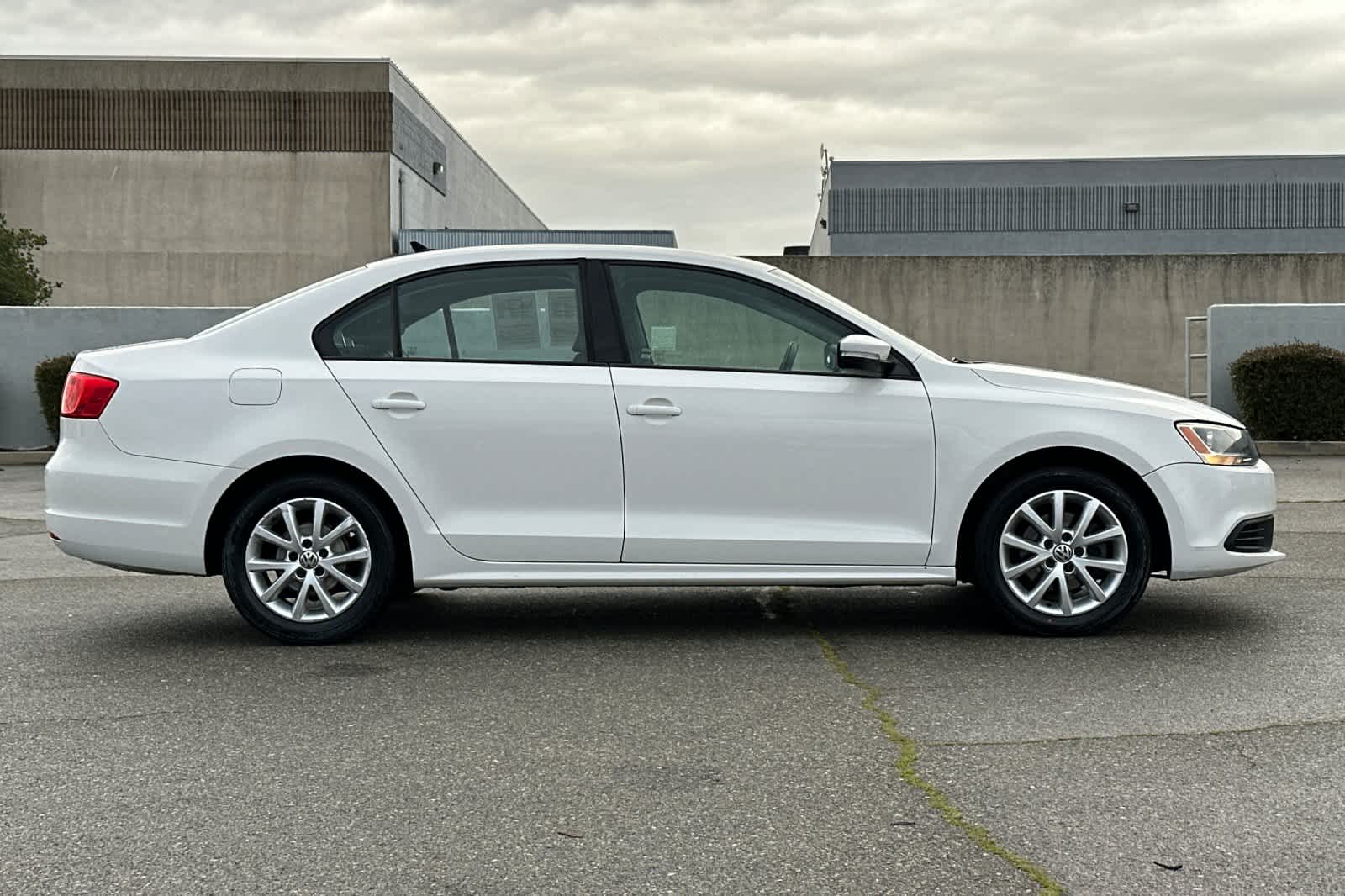 Thumbnail: 2011 Volkswagen Jetta - 6