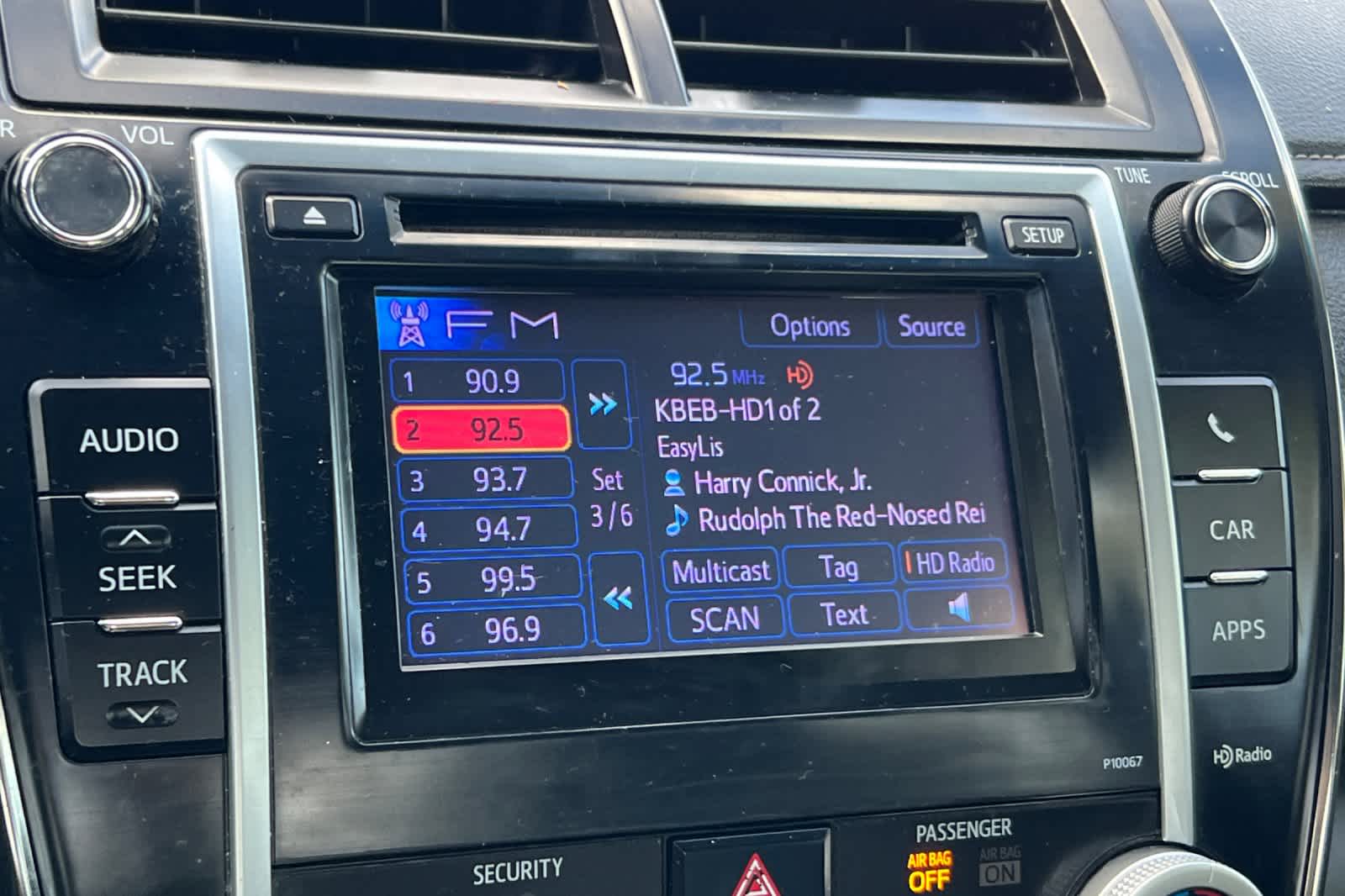 Thumbnail: 2012 Toyota Camry - 18