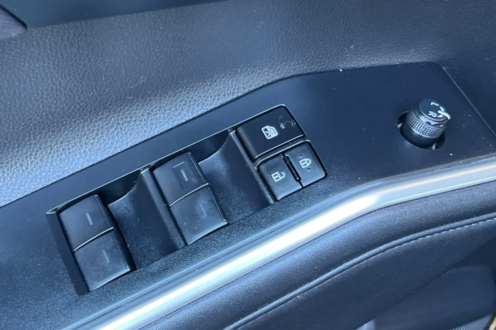 Thumbnail: 2023 Toyota Highlander - 13