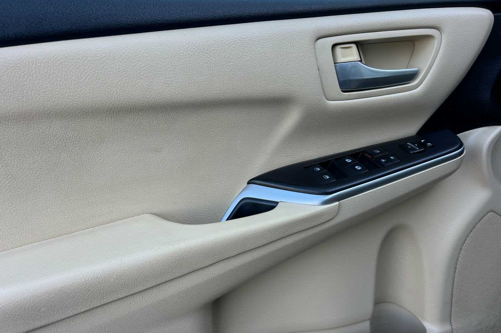Thumbnail: 2017 Toyota Camry - 12