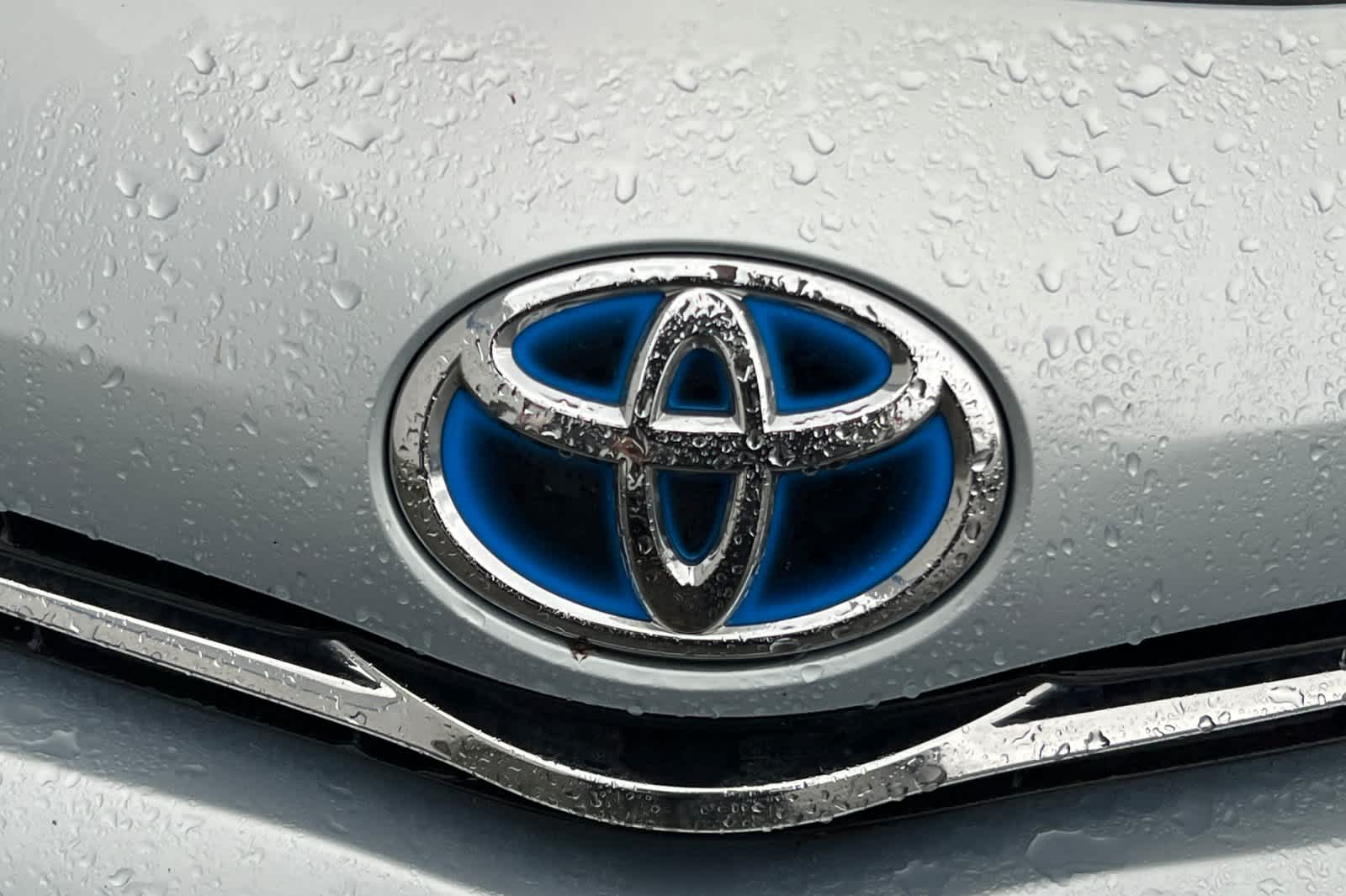 Thumbnail: 2013 Toyota Prius v - 10