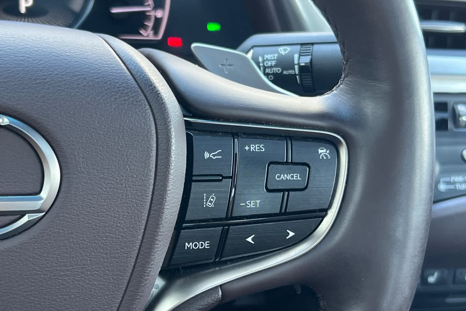 Thumbnail: 2020 Lexus ES - 27