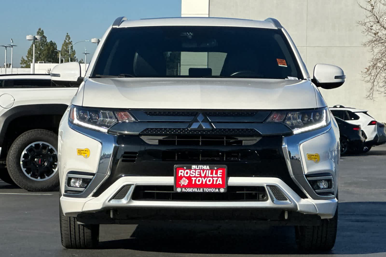 Thumbnail: 2022 Mitsubishi Outlander - 10