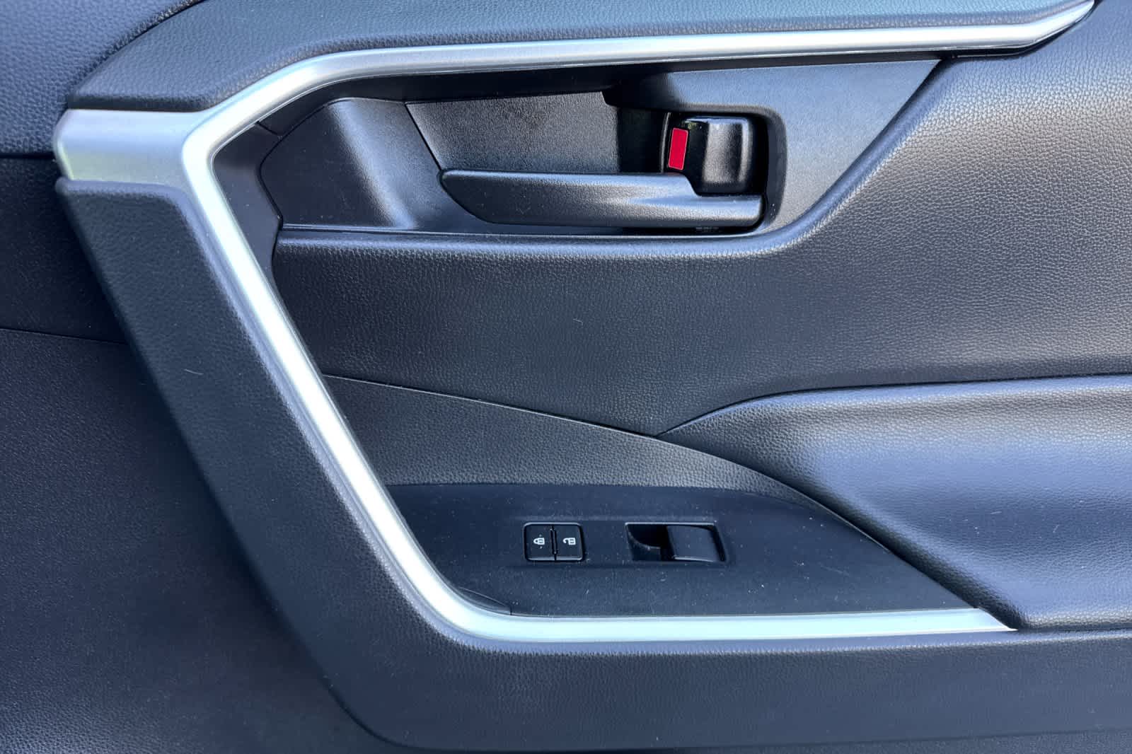 Thumbnail: 2021 Toyota RAV4 - 19