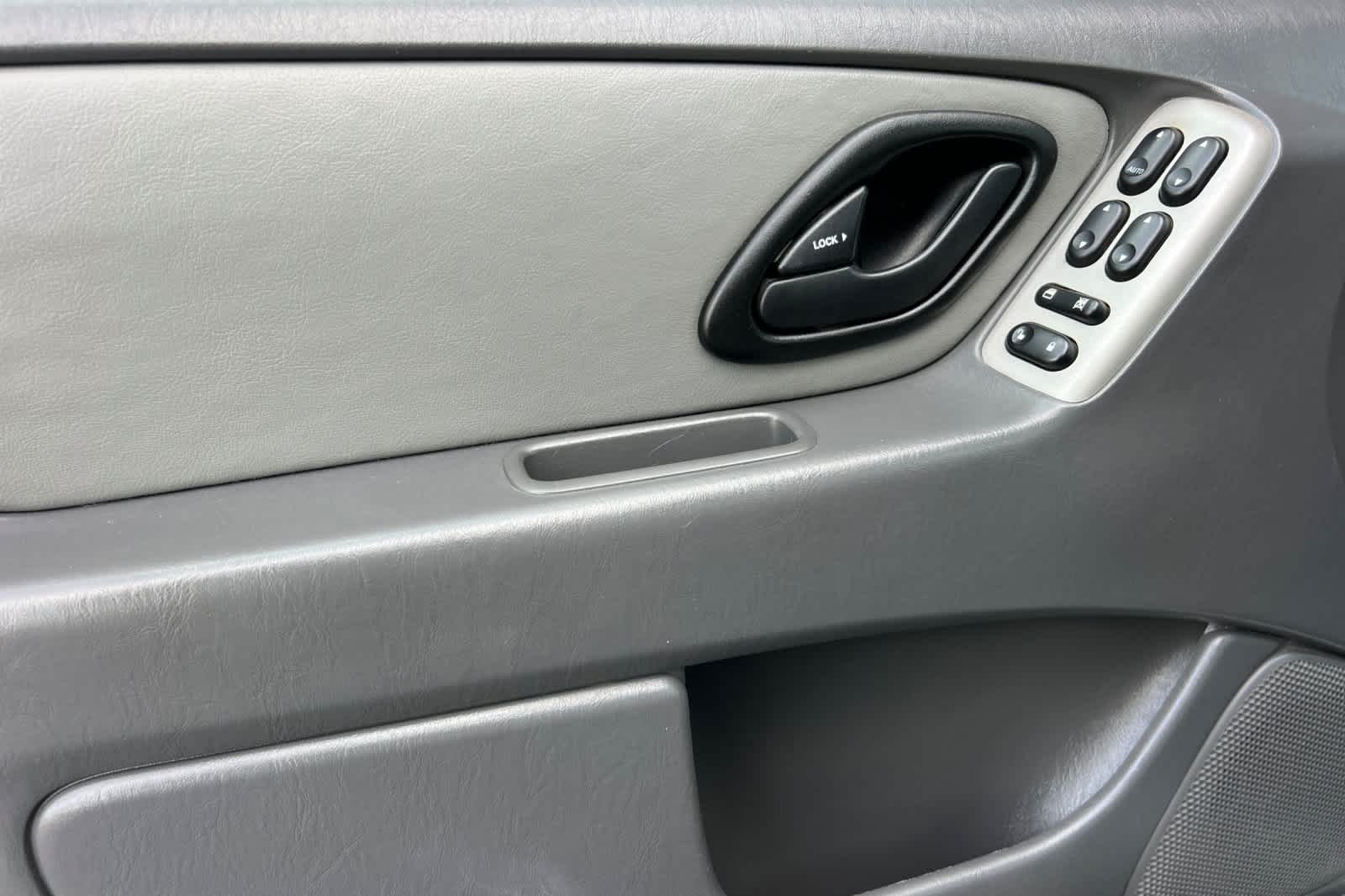 Thumbnail: 2006 Ford Escape - 12