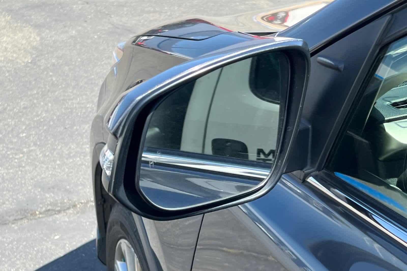 Thumbnail: 2017 Toyota RAV4 - 8