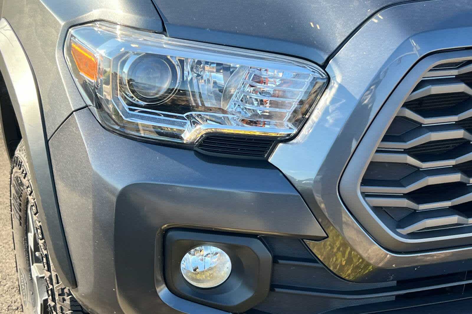 Thumbnail: 2022 Toyota Tacoma - 8