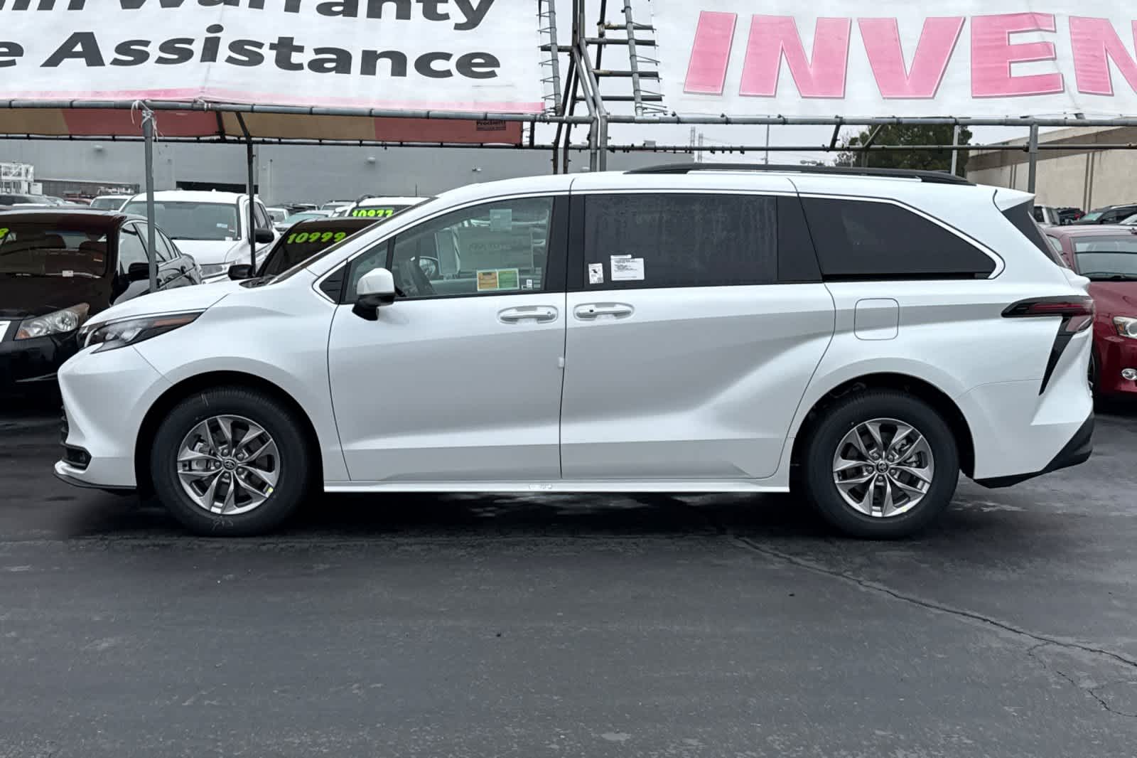 Thumbnail: 2026 Toyota Sienna - 5