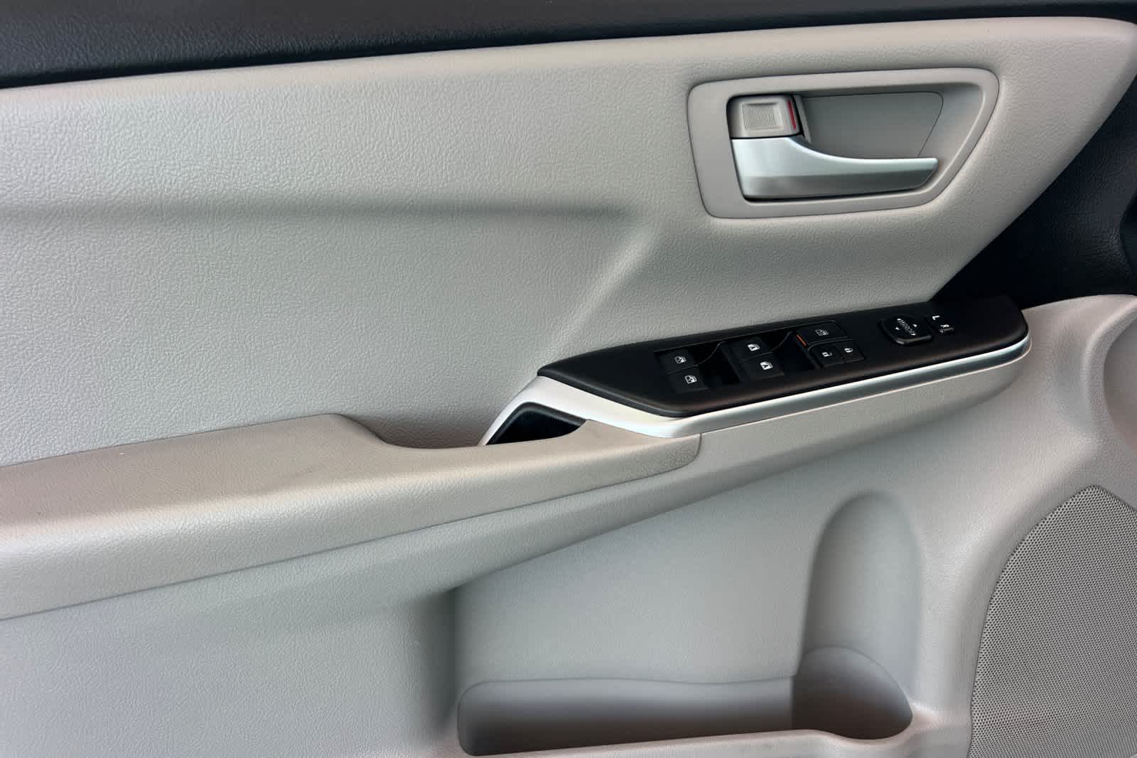 Thumbnail: 2016 Toyota Camry - 11