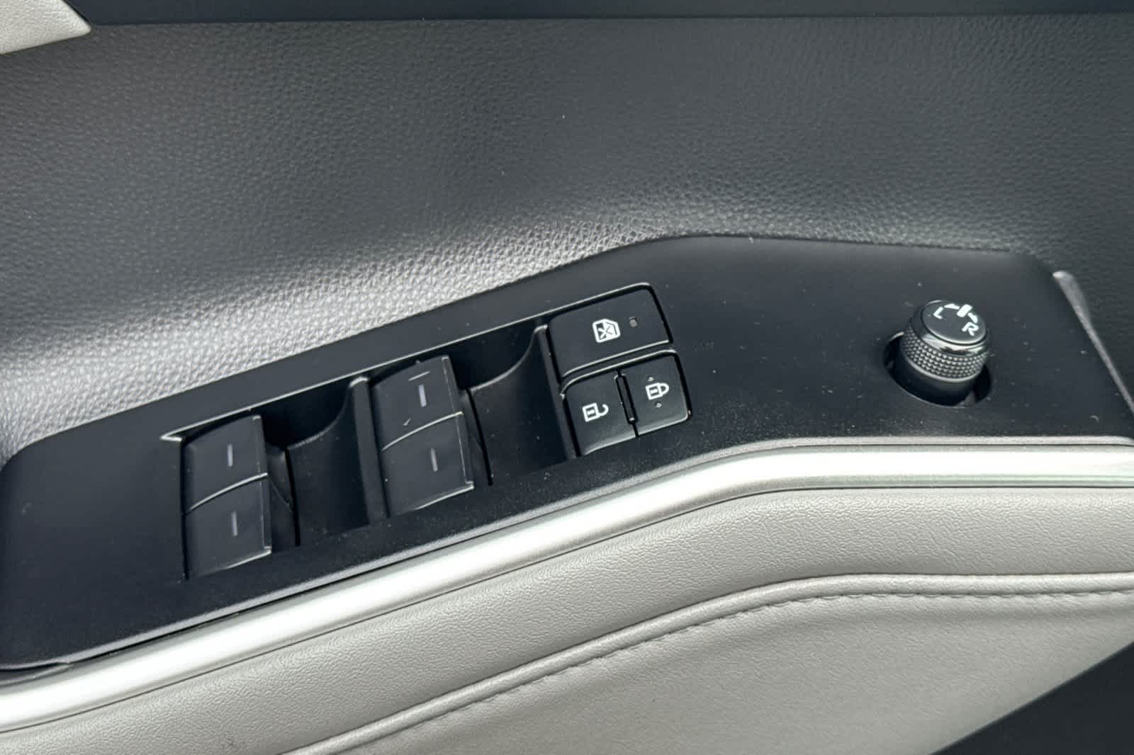 Thumbnail: 2022 Toyota Highlander - 13