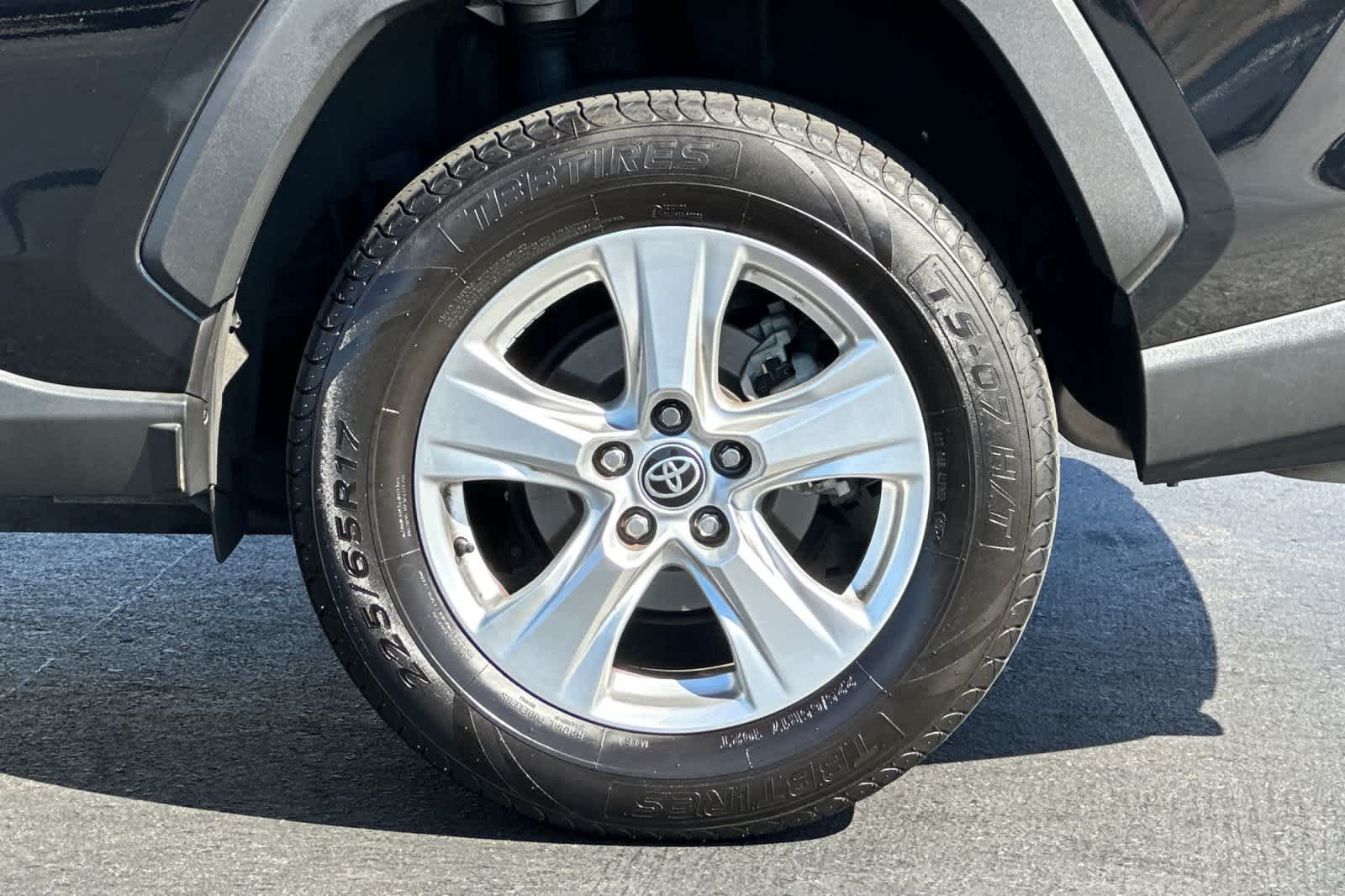 Thumbnail: 2021 Toyota RAV4 - 31