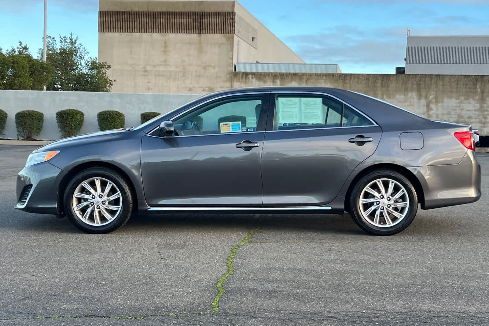 Thumbnail: 2014 Toyota Camry - 9