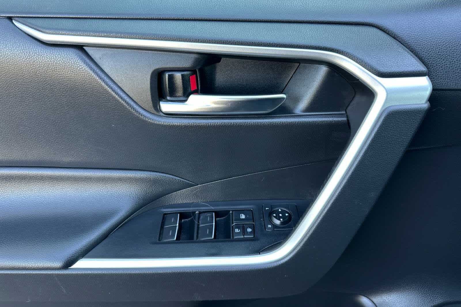 Thumbnail: 2022 Toyota RAV4 - 12