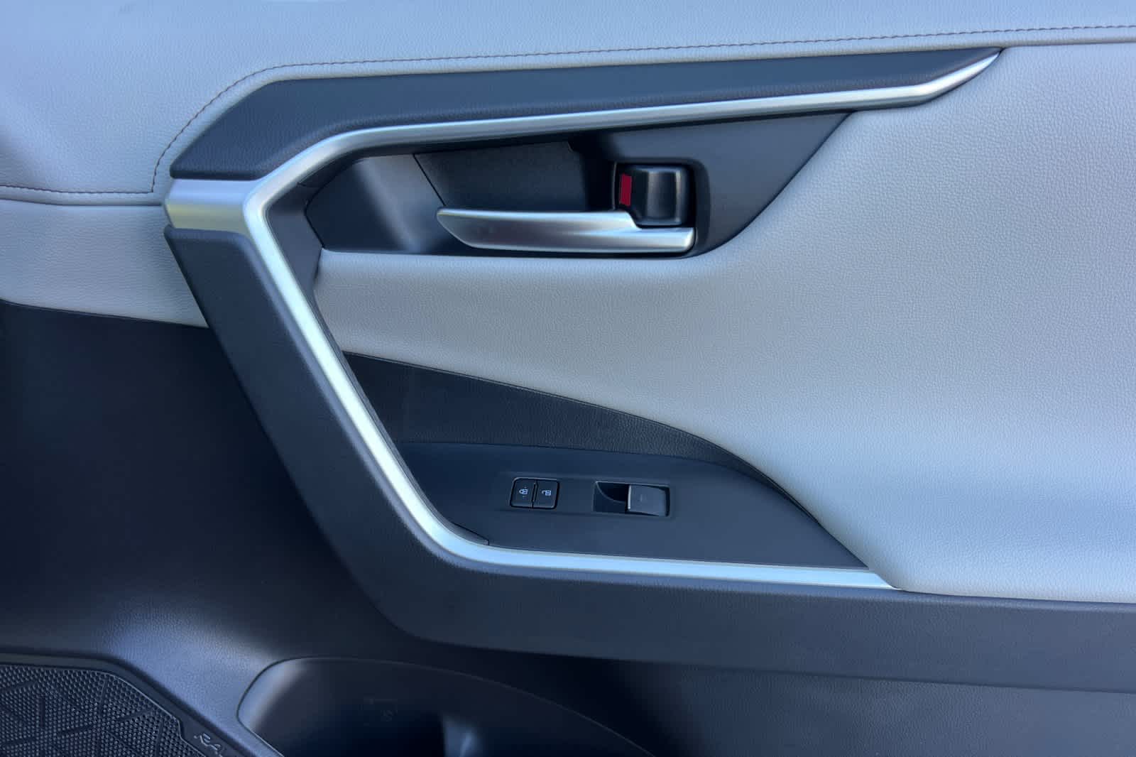 Thumbnail: 2025 Toyota RAV4 - 18