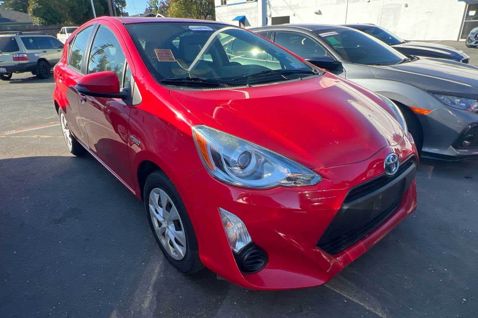 Thumbnail: 2015 Toyota Prius c - 3